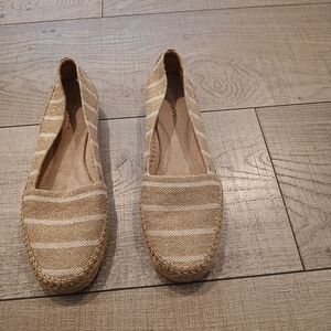 Aerosoles Suregrip White and Gold Women's Espadrilles Size 10.5